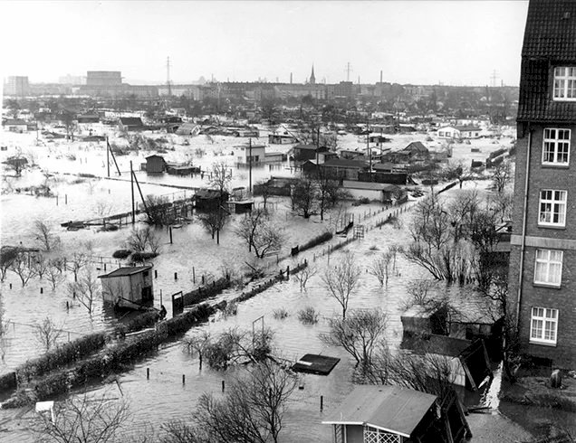 Что произошло в Гамбурге в феврале 1962 года?